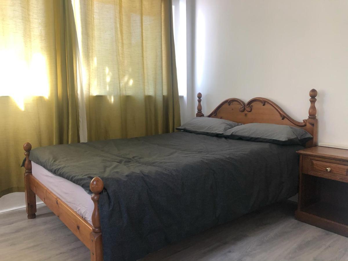 Double Room With Private Bathroom In A 2-Bedrooms House Londra Exterior foto