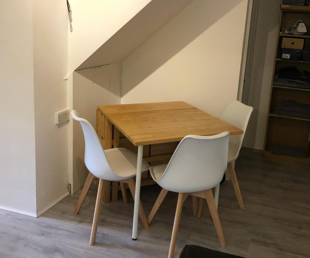 Double Room With Private Bathroom In A 2-Bedrooms House Londra Exterior foto